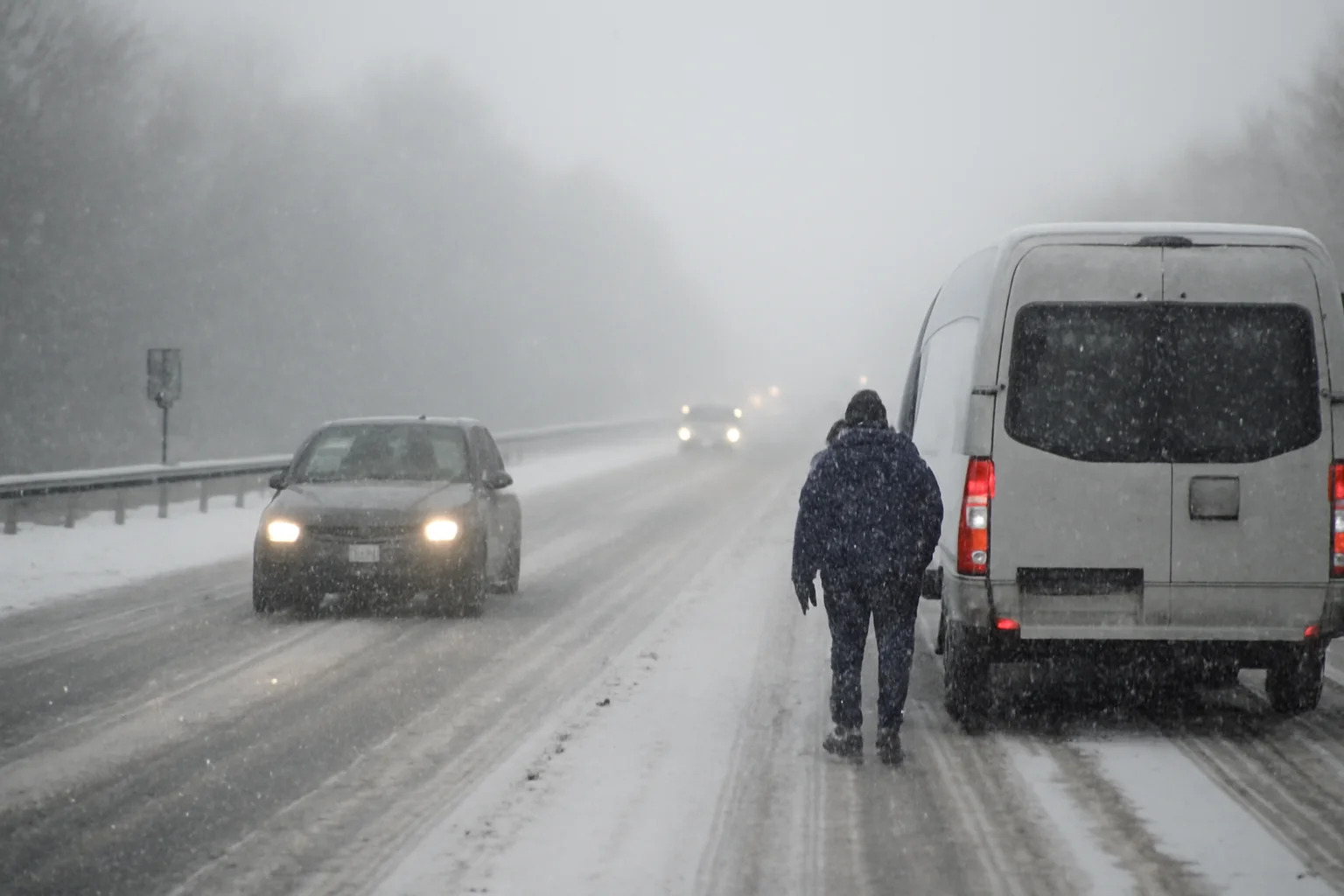 Trafic rutier afectat de ninsoare și viscol: restricții pe Autostrada A2 București–Constanța și drumuri închise